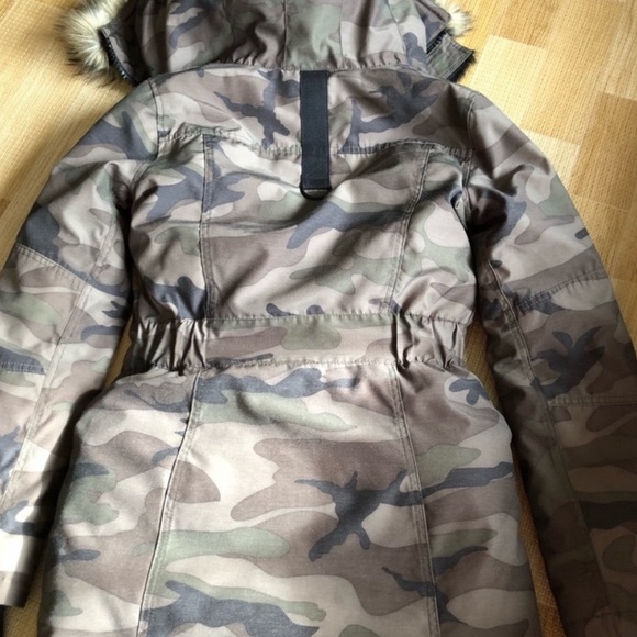 Golden Parka (Warmest: -30°C) - Picture 6 of 6